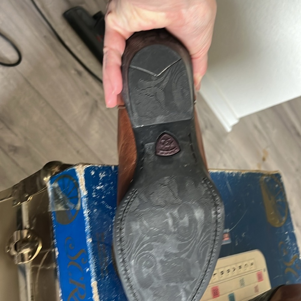 Ariat boots - Picture 4 of 9
